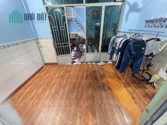 Bán nhà 2 tầng mặt tiền đường số khu kinh doanh sầm uất của quận 7, tiện ích xung quanh không thiếu
