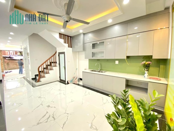 Bán nhà đường đôi Tân Mai, mặt ngõ KD, 56m, 5T, thang máy, oto đỗ cửa, 1 nhà ra phố.