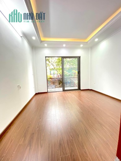 Bán nhà đường đôi Tân Mai, mặt ngõ KD, 56m, 5T, thang máy, oto đỗ cửa, 1 nhà ra phố.
