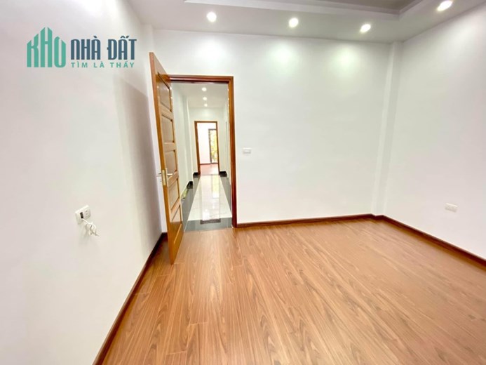 Bán nhà đường đôi Tân Mai, mặt ngõ KD, 56m, 5T, thang máy, oto đỗ cửa, 1 nhà ra phố.