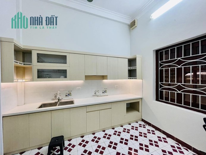 BÁN NHÀ PHỐ LÊ DUẨN, 48M2 - 4 TẦNG - 4 NGỦ, PHÂN LÔ, Ô TÔ ĐỖ CỬA, NHỈNH 6 TỶ