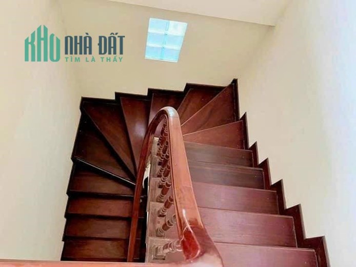 QUẬN TÂY HỒ NHÀ 5 TẦNG - ÔTÔ VÀO NHÀ - 50M RA MẶT PHỐ DT:48M2 - 5 PHÒNG NGỦ - MT:4.33M GIÁ: 4.75 TỶ