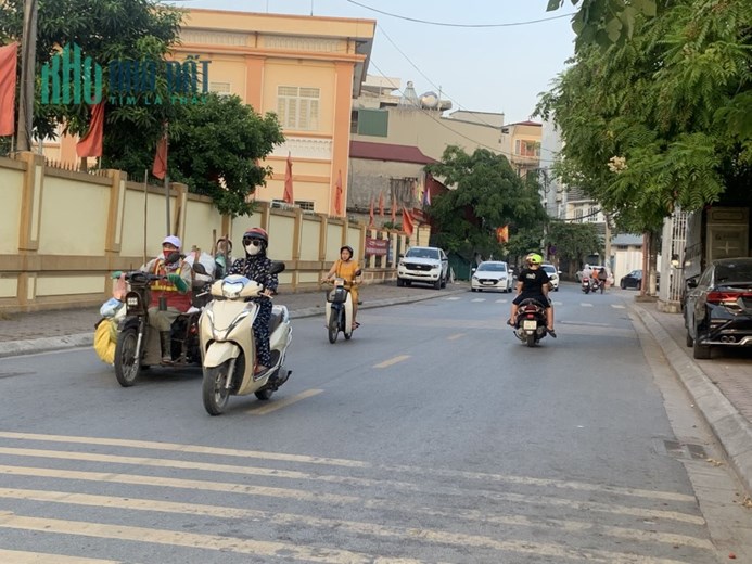BÁN NHÀ  TRẦN CUNG, NHÀ MỚI VẪN CÒN MÙI SƠN, SÁT PHỐ, 38m2, chỉ 4 tỷ