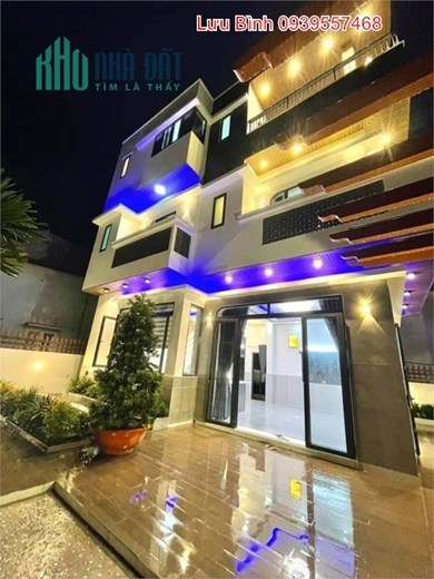Biệt Thự Sân Vườn Thị Trấn HÓC MÔN - 240m2, 3 tầng, chỉ 10.5 tỷ