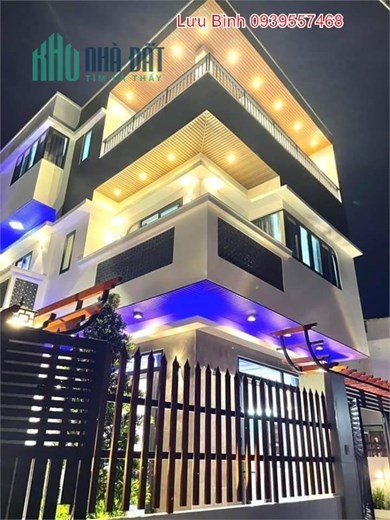 Biệt Thự Sân Vườn Thị Trấn HÓC MÔN - 240m2, 3 tầng, chỉ 10.5 tỷ