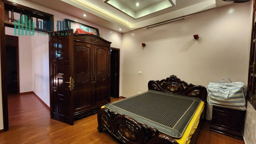 Bán Nhà quận Tây Hồ 130m2, Ô Tô, giá 24 tỷ