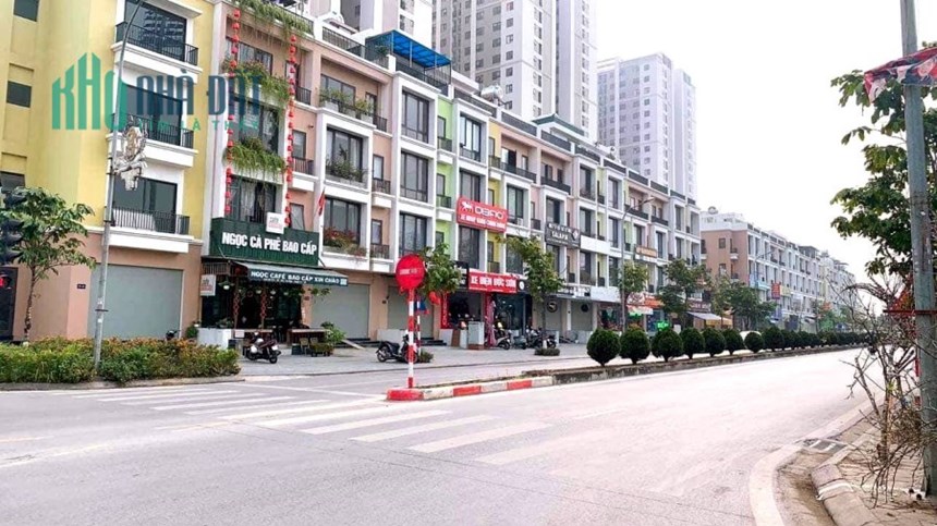 CẦN BÁN NHÀ LIỀN KỀ 4 TẦNG IEC, 60M2, MT 5M, GIÁ 15.2 TỶ, GẦN TT THỂ THAO, KD ĐỈNH.