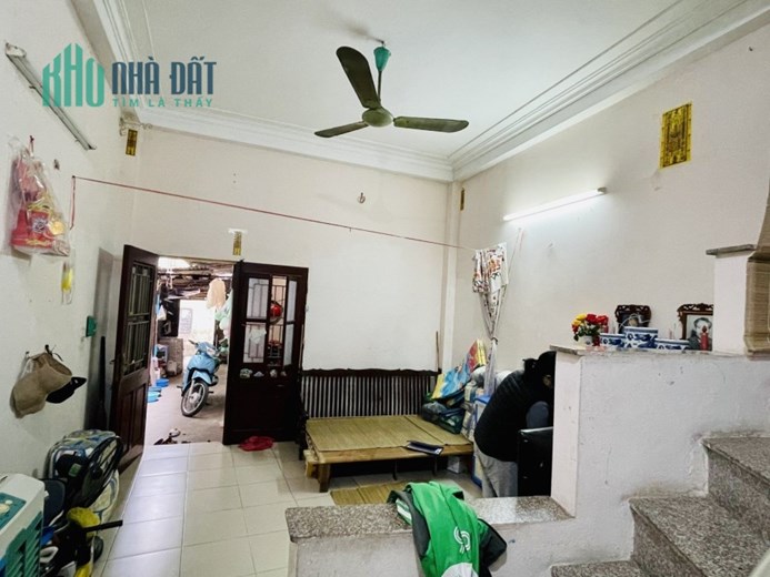 Bán nhà cấp 4 ngõ 515 Hoàng Hoa Thám, Ba Đình, DT: 70m2. 4,2 tỷ.