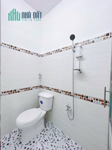 Nhà mới 2 tầng hẻm thông Bến Vân Đồn P6Q4 - Giá : 2.45 Tỷ