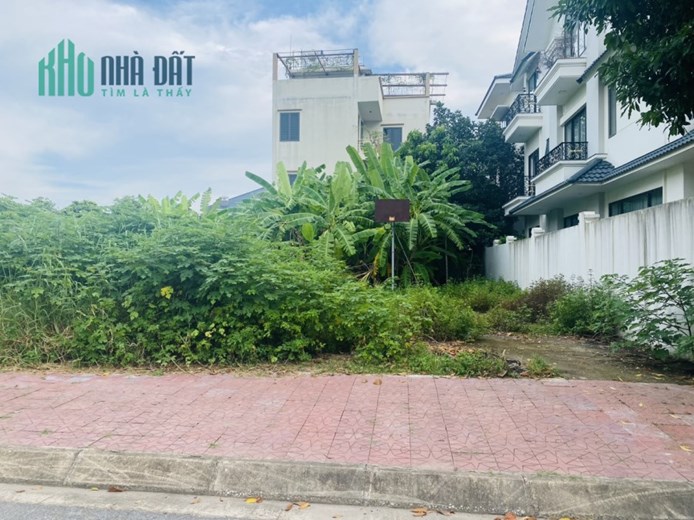 Bán 253m2 đất biệt thự Nam Đầm Vạc khu A giá : 24,5 tr/m2.Liên hệ: 0986.454.393 - 0986.797.222