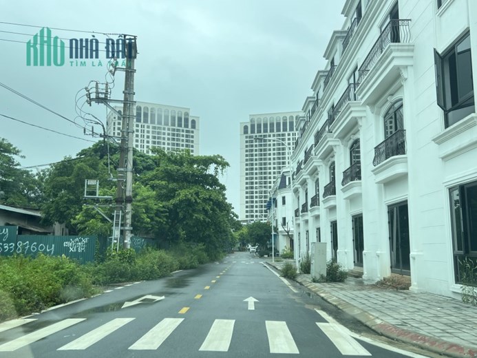 Lô đất  ngay chân tòa tháp đôi 25 tầng VCI. Lô đất cực hiếm .