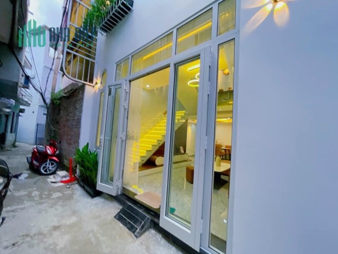 Cần Bán Gấp Nhà Mới 5T x 42m2_Giá 6 tỷ giảm 1,2 tỷ gần Phan Xích Long