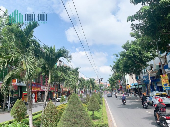 Bán Gấp MT Phan Xích Long, 10x13m, 35 tỷ TL,XD Hầm 5 Tầng, Q.Phú Nhuận. Lh:0909937068