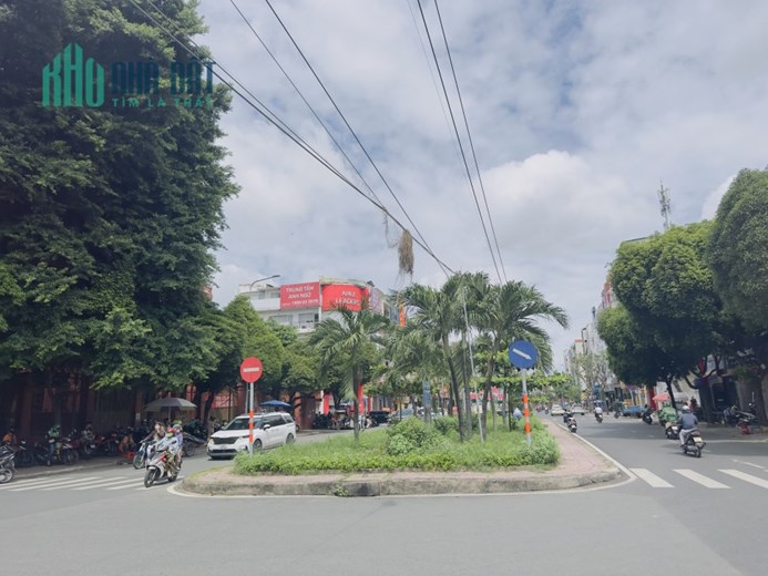 Bán Gấp MT Phan Xích Long, 10x13m, 35 tỷ TL,XD Hầm 5 Tầng, Q.Phú Nhuận. Lh:0909937068