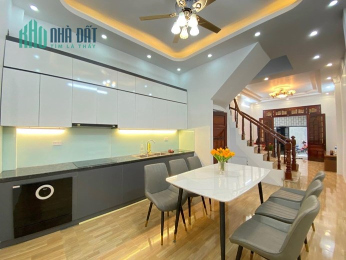 Bán nhà ngõ 93 Trung kính, 50m2x4T, giá chỉ 6.68 tỷ