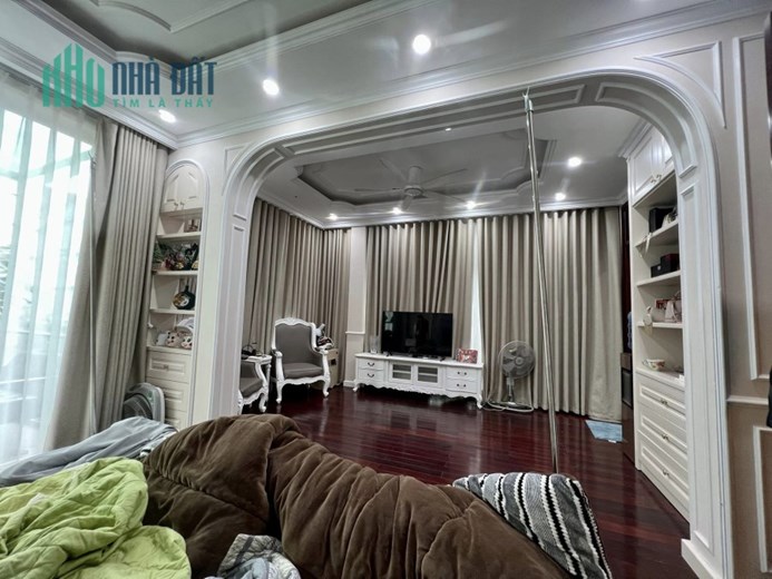 Bán nhà Lạc Long Quân –BIỆT THỰ , SÂN VƯỜN 215m 4tầng, MT 16m, Ô TÔ vào nhà giá 21 tỷ