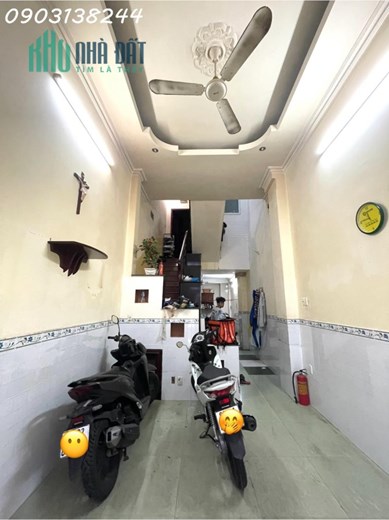Nhinh 4 tỷ có nhà 39m2, 3 tầng, 3PN vài bước ra Phạm Văn Hai, giá cực rẻ