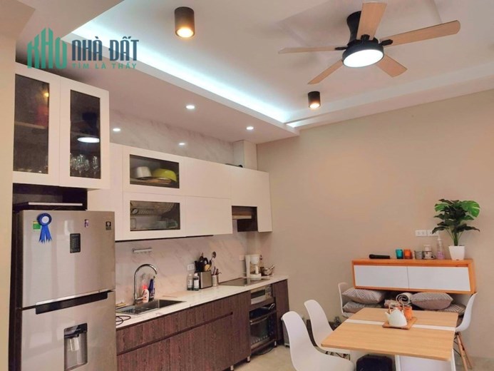 Bán nhà Ngọc Thuỵ, Dt 31m, nhà 6 tầng, Mt 6.5m, giá nhỉnh 4 tỷ.
