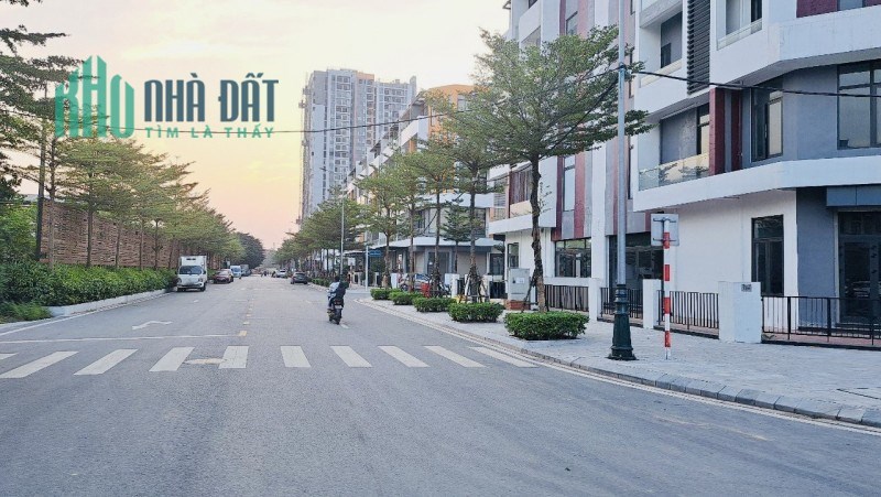 Hạ GIÁ! Bán GẤP! Nhà phố Đức Giang, view trường, kinh doanh đỉnh, 82m2 x 2T, giá 9.1 tỷ