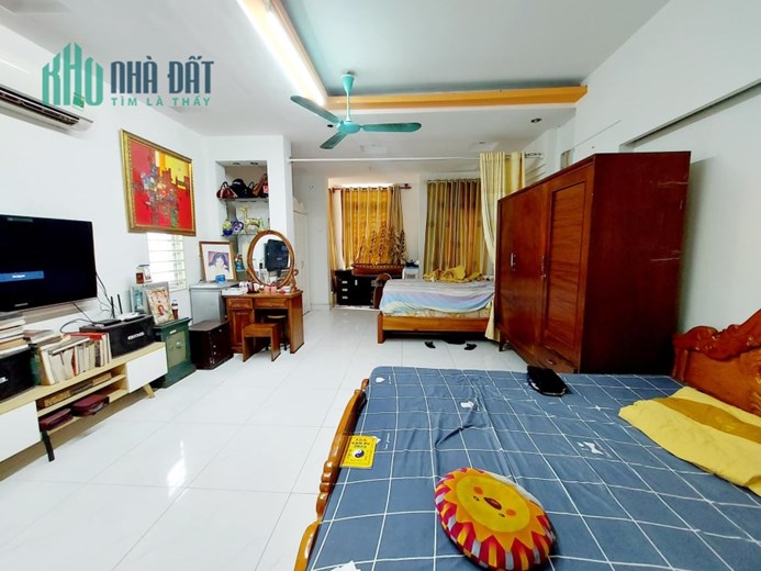 Cần bán nhà phố Hoàng Cầu: 42m2, 3 phòng ngủ, GẦN HỒ HOÀNG CẦU, Ô TÔ ĐỖ, CHỈ 7.9 tỷ.