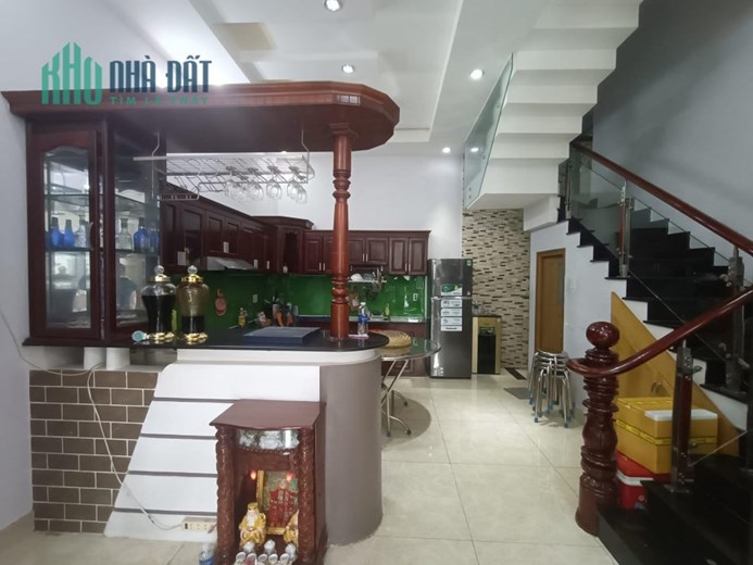 Bán Nhà Riêng Cách Chợ Thủ Đức 100M, Đường Hồ Văn Tư, Ngang 8M, Chỉ Nhỉnh 4 Tỷ, Xách Vali Ở Ngay