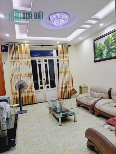 Bán gấp nhà Mặt tiền KD đường P. Phú Trung TP 4x20, 3 tầng chỉ 7,1 tỷ TL.