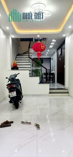 Bán nhanh căn nhà Dân Xây độc lập sân cổng cách mặt đường Đà Nẵng chỉ 30m