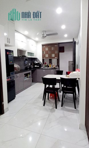 Bán nhanh căn nhà Dân Xây độc lập sân cổng cách mặt đường Đà Nẵng chỉ 30m