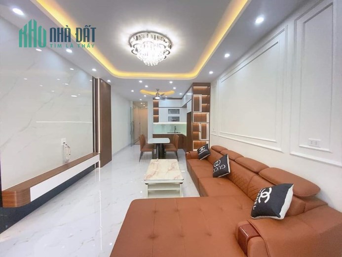Mua nhà cho Em trai học ĐH giờ học xong không có nhu cầu sử dụng
Cân bán nhà 5 tầng x 50m văn khê