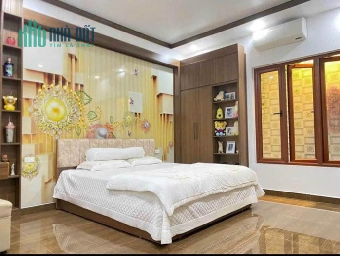 trước nhà rộng - otoo 7 chỗ lùi  cửa  - 5m ô tô tránh - an ninh tuyệt đối - nhà đội cấn