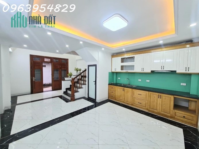 NHÀ YÊN LÃNG, QUẬN ĐỐNG ĐA, NGÕ THÔNG TỨ TUNG, GẦN Ô TÔ, CHỈ 5.8 TỶ