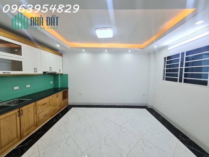 NHÀ YÊN LÃNG, QUẬN ĐỐNG ĐA, NGÕ THÔNG TỨ TUNG, GẦN Ô TÔ, CHỈ 5.8 TỶ