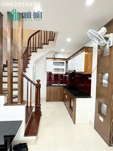 NHÀ ĐƯỜNG LÁNG, QUẬN ĐỐNG ĐA, NGÕ THÔNG, CHỦ TẶNG FULL NỘI THẤT, CHỈ 5.6 TỶ