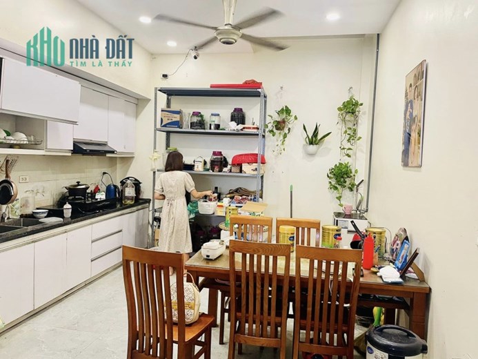 B.Á.N NHÀ ĐƯỜNG LÁNG 35M2 3 NGỦ FULL NỘI THẤT MT 5.5M NGÕ ĐẸP VĂN MINH