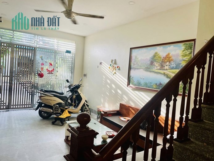 B.Á.N NHÀ ĐƯỜNG LÁNG 35M2 3 NGỦ FULL NỘI THẤT MT 5.5M NGÕ ĐẸP VĂN MINH