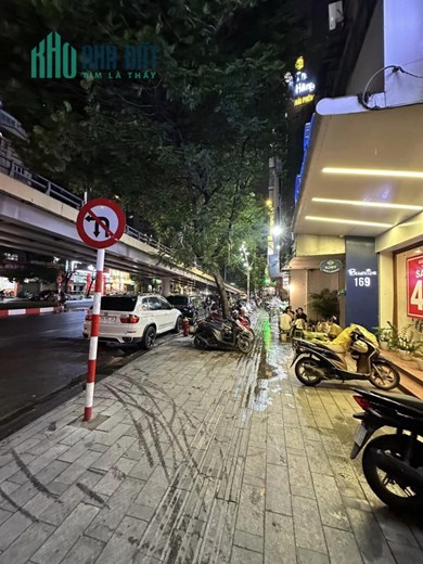Bán nhà MP Láng Hạ, Đống Đa, 60m, 4T, mt đẹp, vỉa hè. kd sầm uất, chỉ 18 tỷ.