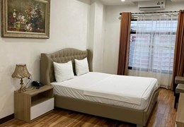 Bán khách sạn phố Cổ Linh, 19 tỷ, 7 tầng thang máy, doanh thu 200tr/ tháng