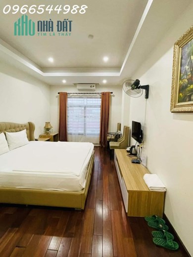 Bán khách sạn phố Cổ Linh, 19 tỷ, 7 tầng thang máy, doanh thu 200tr/ tháng