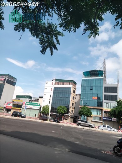 Bán khách sạn phố Cổ Linh, 19 tỷ, 7 tầng thang máy, doanh thu 200tr/ tháng