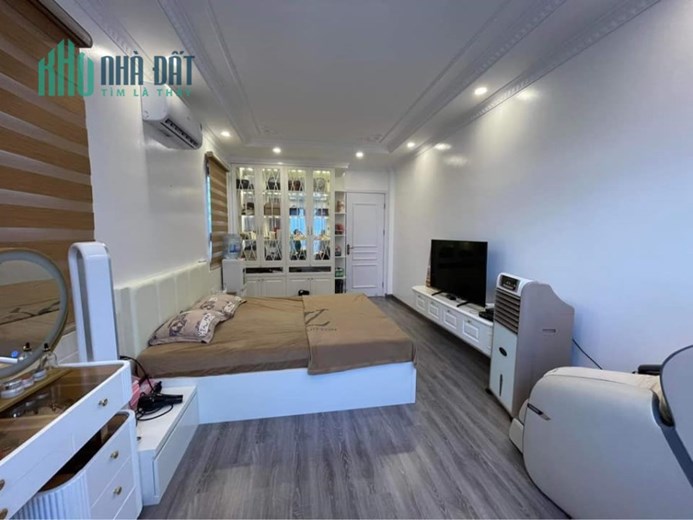 Bán Tòa căn hộ 205m2 phố Đội Cấn, Ba Đình 10 tầng Thang máy Dòng tiền 3 tỷ/năm Giá 42.2 Tỷ