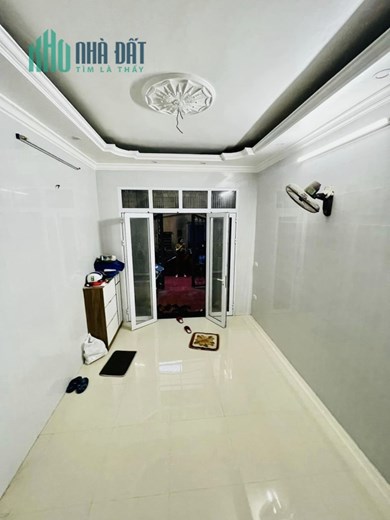 BÁN NHÀ NGÕ 18 Định Công Thượng, 41M2x4T GIÁ CHỈ 4.4 TỶ