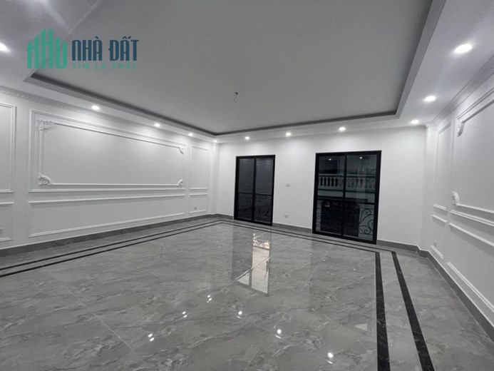 Bán Tòa căn hộ 204m2 phố Đội Cấn, Ba Đình Gara Ô tô tránh Thang máy Dòng tiền 3 tỷ/năm Giá 42.1 Tỷ
