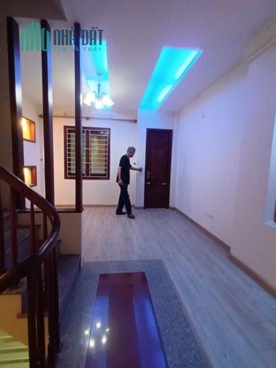 MỚI NÀY!!! Siêu phẩm trung tâm Dương Quảng Hàm, 35m2 5Tầng, Nhỉnh 4 Tỷ