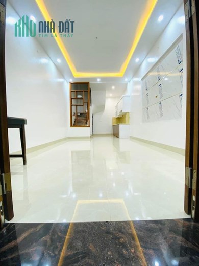 BÁN NHÀ TÂN MAI 39m × 5T. NGÕ Ô TÔ TRÁNH. Chỉ hơn 3.75 Tỷ