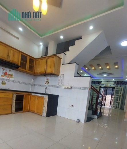 Tân Phú hẻm 8M ô tô 7 chỗ thông, 4.2*mx15m Nhà mới đúc 2 tấm BTCT, Chủ ngộp Bank