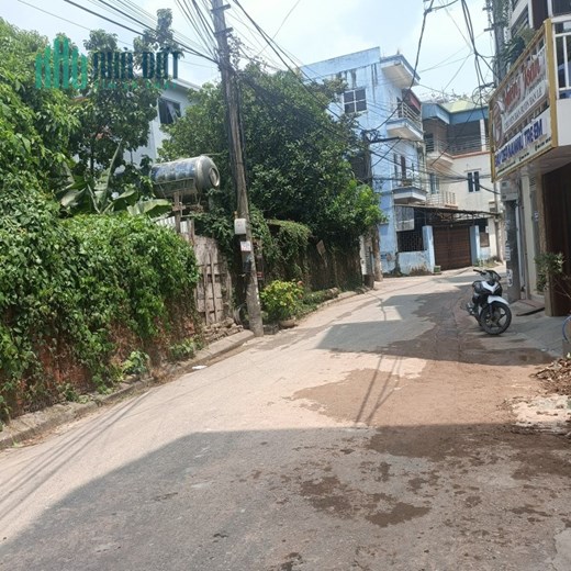 Bán nhà Nguyễn Văn Linh,Long Biên 3 tầng ,61m2 ,MT 4.2m, oto tránh giá nhỉnh 4 tỷ