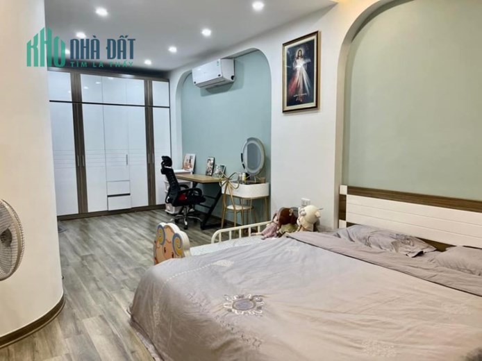 Bán LỖ! Siêu đẹp Nhân Chính, ngõ to nhà thoáng, cực kỳ nông, 35m, 5T, 4.18 tỷ