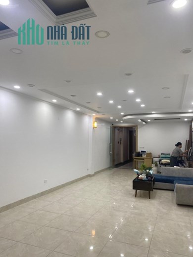 Nhà 2 tầng cũ Đống Đa ô tô tránh, vỉa hè rộng ô tô đỗ ngày và đêm 80m2, MT6m, giá 12 tỷ (có thương