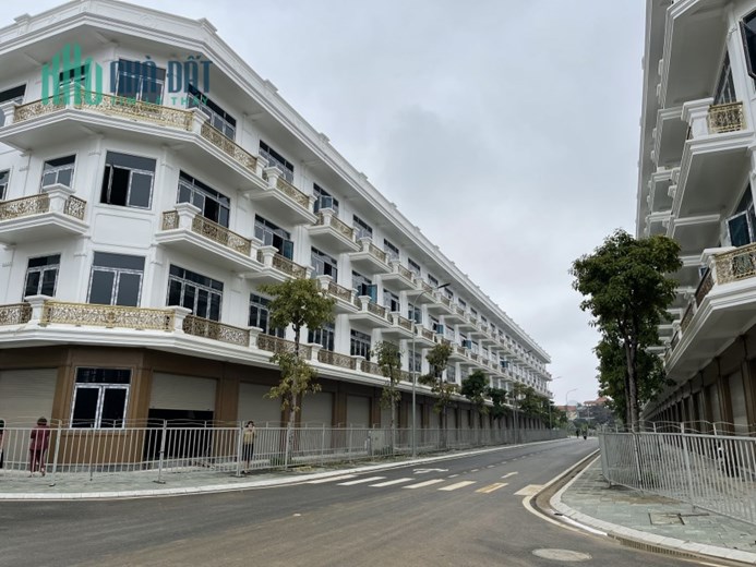 LIỀN KỀ 4 TẦNG, GIÁ 3 TỶ. NHẬN NHÀ SANG TÊN SỔ NGAY. HOTLINE: 0966343969