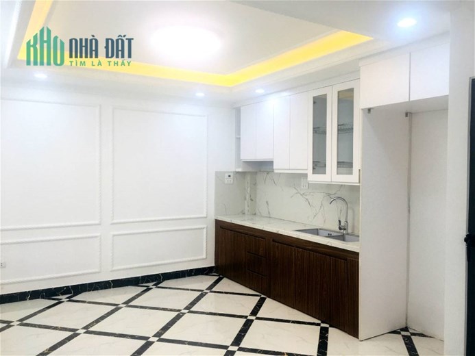 BÁN NHÀ 5 TẦNG KIM GIANG MỚI KÍNH KOONG 36M2, MT 3.7M, GIÁ 4.65 TỶ, Ô TÔ 10M